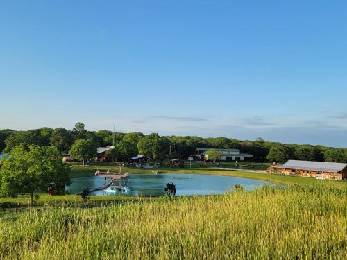 . Private Retreat with Pond, Pool and Hot Tub