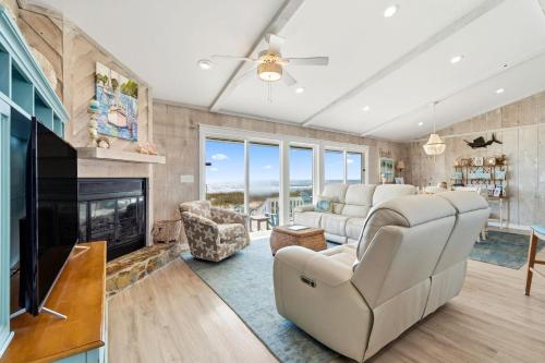 Barefoot Beach Beach House in Fort Morgan