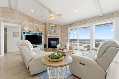 Barefoot Beach Beach House in Fort Morgan