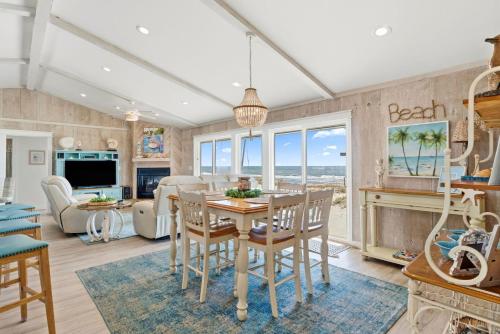 Barefoot Beach Beach House in Fort Morgan