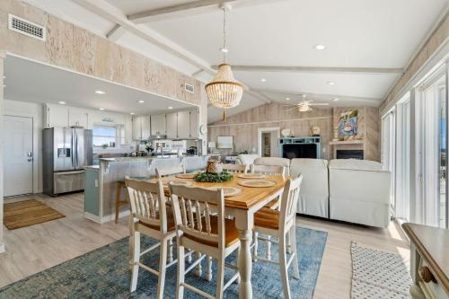 Barefoot Beach Beach House in Fort Morgan