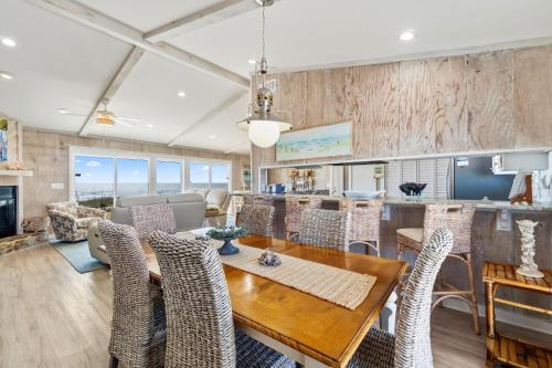 Barefoot Beach Beach House in Fort Morgan