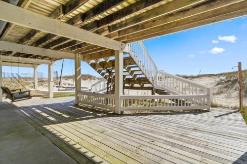 Barefoot Beach Beach House in Fort Morgan