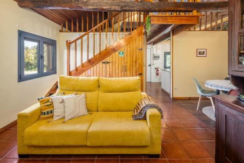 Quintinha do Varoso - Little Red Cottage House in ซานตาครูซ ดา ตราปา