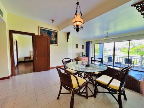2 bedrooms, 3 beds