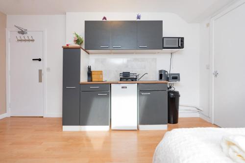 Open Mind Property - Studio Flat for 4 Guests in Talbot and Branksome Woods