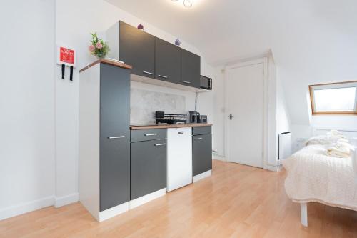 Open Mind Property - Studio Flat for 4 Guests in Talbot and Branksome Woods