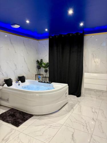 Dalikyda - Blue Dream - Balneo - Netflix - Cocoon in อาร์เฟลอ