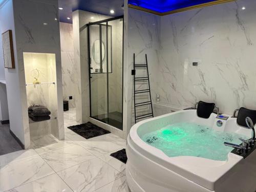 Dalikyda - Blue Dream - Balneo - Netflix - Cocoon in อาร์เฟลอ