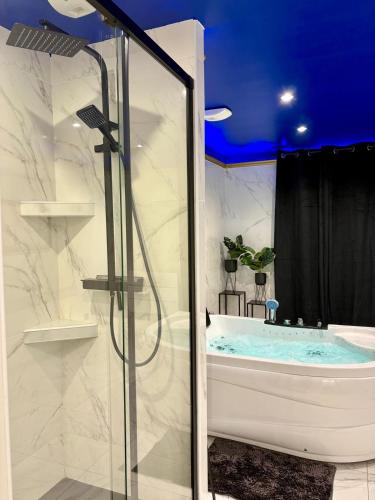 Dalikyda - Blue Dream - Balneo - Netflix - Cocoon in อาร์เฟลอ