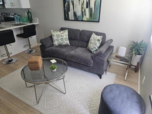 Beautiful new construction 1br with full size appliances centrally located in La Mesa