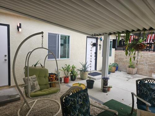 Beautiful new construction 1br with full size appliances centrally located in La Mesa