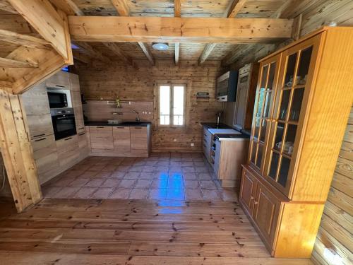 Konyha, Chalet 6 dans les Pyrénées proche d'Andorre (Chalet 6 dans les Pyrenees proche d'Andorre) in L'Hospitalet-Pres-L'Andorre