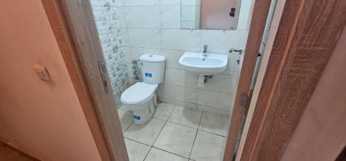 Jolie appartement calme à louer par jour (Jolie appartement calme a louer par jour) in Бузніка