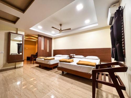 Shri Amman Residency in Dharapurama