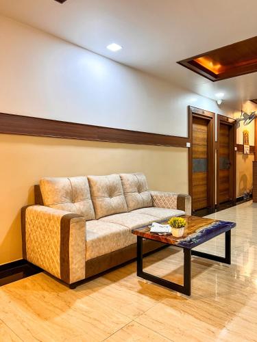 Shri Amman Residency in Dharapurama