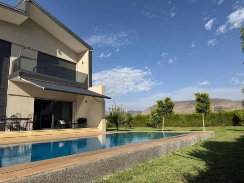 Villa Deluxe Au Pied de l'Atlas in เบนิเมลลาล
