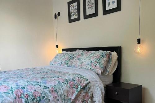 3 Bed Cottage - Sleeps 7 - Parking - Play Area in Crossmolina