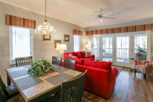 Myrtle Beach Condo in Tidewater with Pool and Golf! in North Myrtle Beach, USA