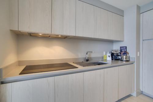 Luxe Hollywood Condo with Upscale Amenities! - image 27