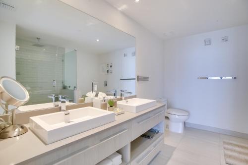Luxe Hollywood Condo with Upscale Amenities! - image 18