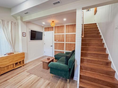 Stylish 2 BR 1 BA Apartment - Steps to the Ocean - Hidden Gem in Wildwood, USA