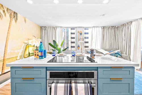 Luxury Waikiki Condo - 1br King Suite, Full Kitchen, Rooftop Pool, 700ft To Beach L Sea La Vie - Honolulu, HI