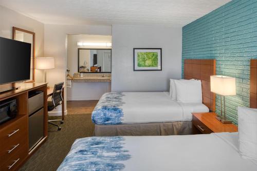 Best Western Hendersonville Inn - image 2