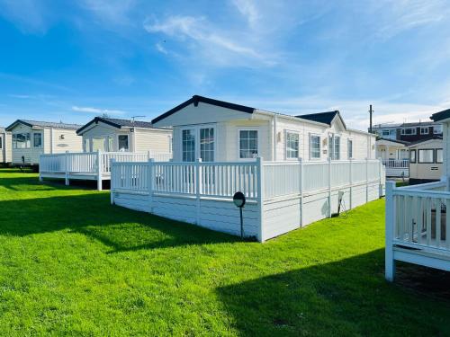 2 Bedroom Caravan FE12, Fairway, Sandown, Dog Friendly gîte à louer Sandown Railway Station