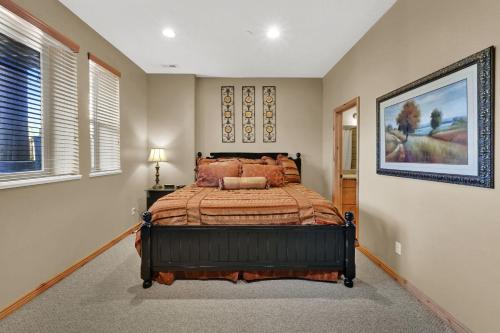 Eden Mountain Condo with Views Pool & Hot Tub Access - image 12