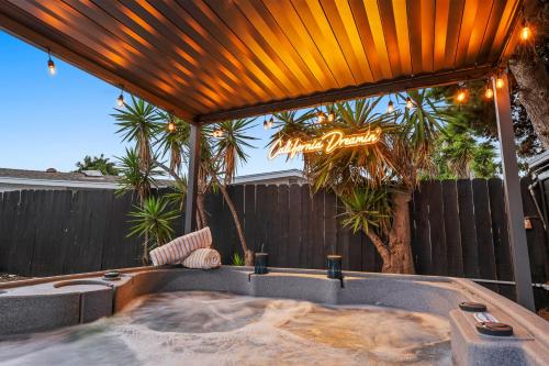 New! Hot Tubpoolfire Pit10 Mins To Beach in Clairemont Mesa East
