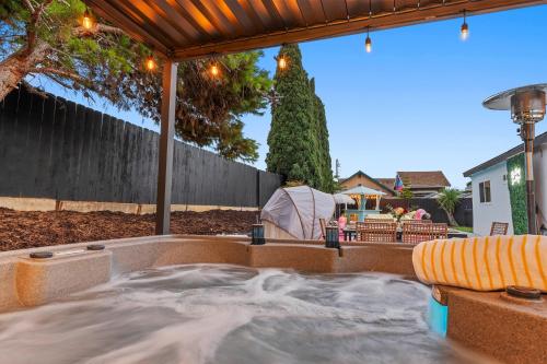 New! Hot Tubpoolfire Pit10 Mins To Beach in Clairemont Mesa East