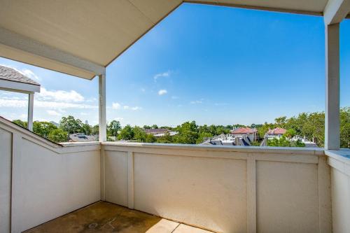 Highland Park, Oak Lawn Dallas Townhome in Оак Лаун