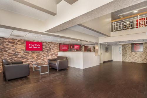 Red Roof Inn Houston Brookhollow - image 5