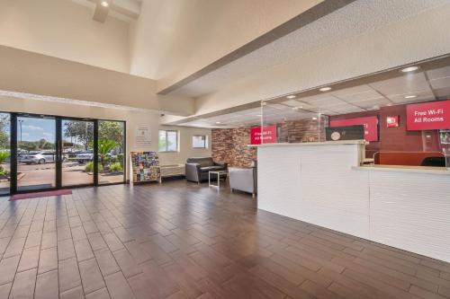 Red Roof Inn Houston Brookhollow - image 10