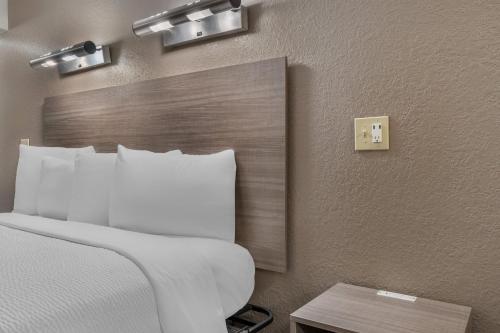 Red Roof Inn Houston Brookhollow - main image
