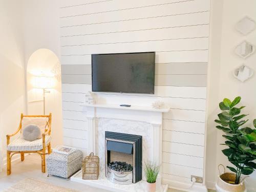 Chic flat close to Edinburgh, Airport, & Zoo in Corstorphine