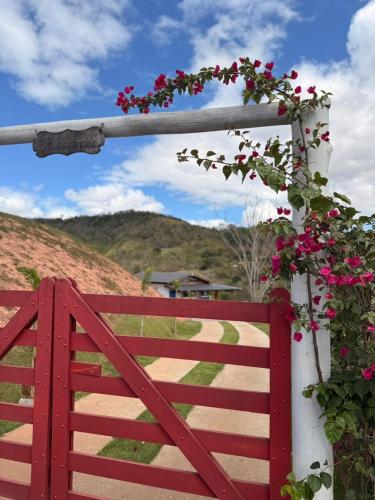 Casa Quintal Sebollas - Paraíba do Sul (Casa Quintal Sebollas - Paraiba do Sul) in Barra Mansa