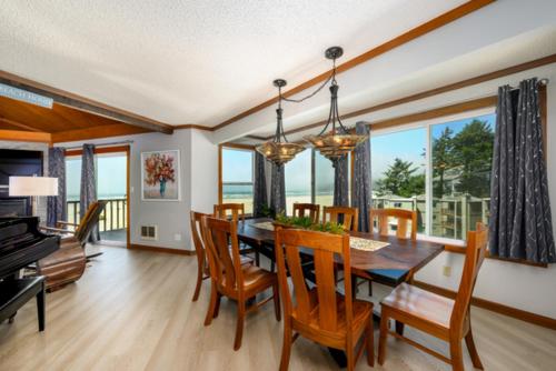Little Creek Cove Beach Resort in Newport (OR)