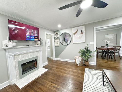 Stylish 2BR in Decatur - Big Deck - Pets OK - Fire Pit in Decatur
