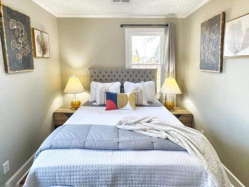 Stylish 2BR in Decatur - Big Deck - Pets OK - Fire Pit in 迪卡特