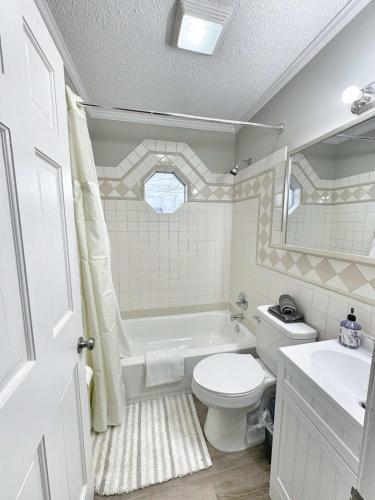 Stylish 2BR in Decatur - Big Deck - Pets OK - Fire Pit in Decatur