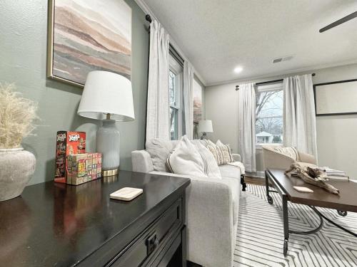 Stylish 2BR in Decatur - Big Deck - Pets OK - Fire Pit in Decatur