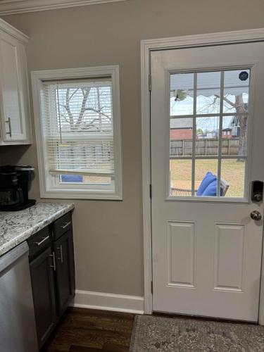 Stylish 2BR in Decatur - Big Deck - Pets OK - Fire Pit in Decatur
