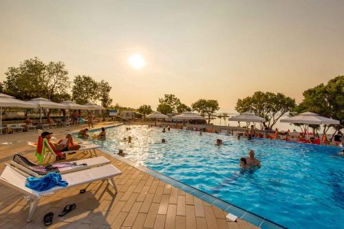 สระว่ายน้ำ, Mobilehomes in Omisalj - Insel Krk 40194 in โอมิซาลจ์