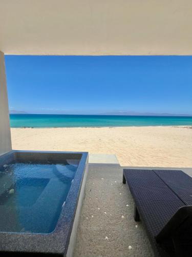 Beachfront Luxury Condo Private Jacuzzi Ocean Views - La Trinadad