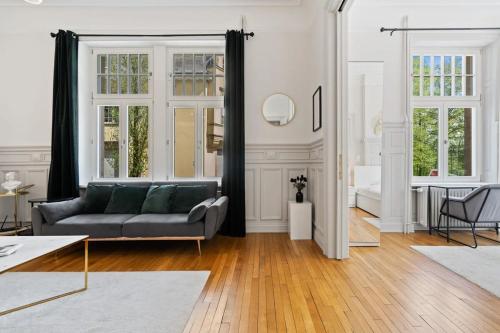 Bright Beautiful Luxurious 1 BR Suite Apartment - image 12