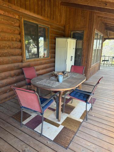 Lake Whitney Log Cabin in Lakewood Harbor, USA