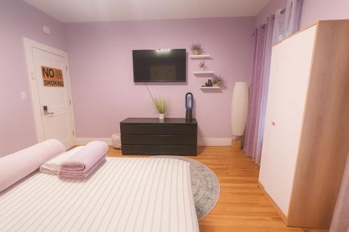 Lavender style Room in Geusthouse, New York (fotografie 9)