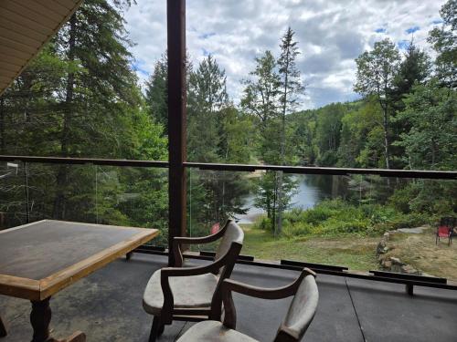 Chalet COEUR de loup avec spa in แซ็ง อเลซี เด มงต์ (ควิเบ)